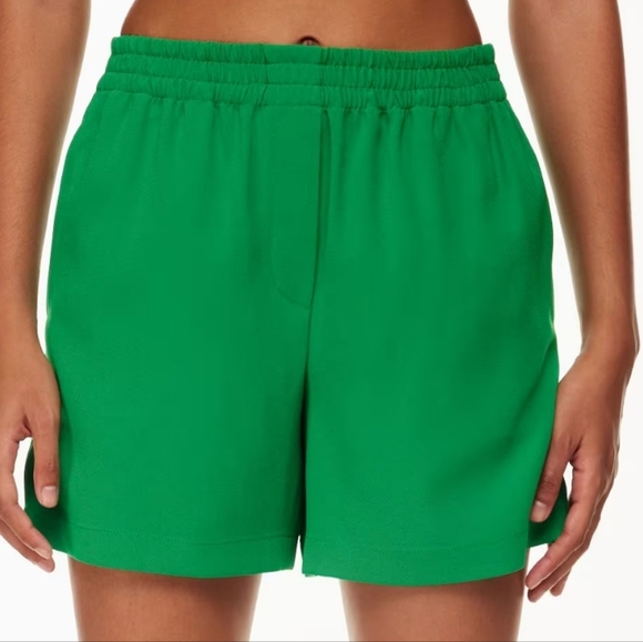 Aritzia Babaton Deakin 5" Shorts, Matte Crepe Texture, Pearl, Small, Like New - Picture 13 of 16